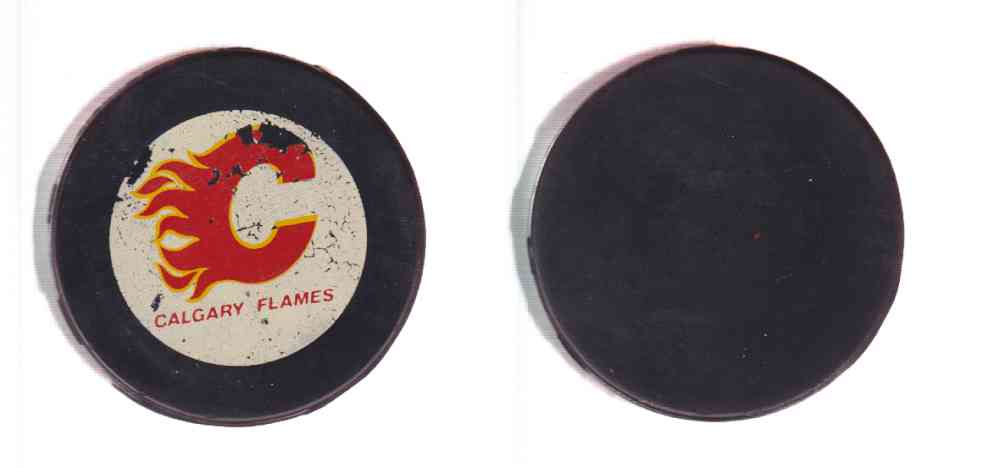 1976-83 V4 VICEROY CALGARY FLAMES PUCK photo 1976-83 V4 VICEROY CALGARY FLAMES PUCK photo