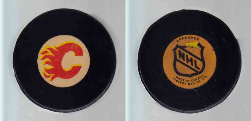 1975-83 NHL VICEROY CALGARY FLAMES GAME PUCK photo 1975-83 NHL VICEROY CALGARY FLAMES GAME PUCK photo