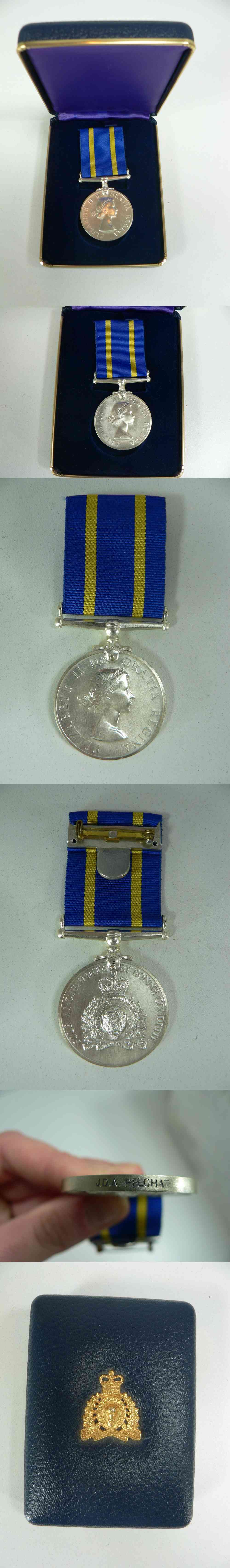 CANADA RCMP FOR LONG SERVICE POLICE STERLING SILVER MEDAL & BOX photo CANADA RCMP FOR LONG SERVICE POLICE STERLING SILVER MEDAL & BOX photo