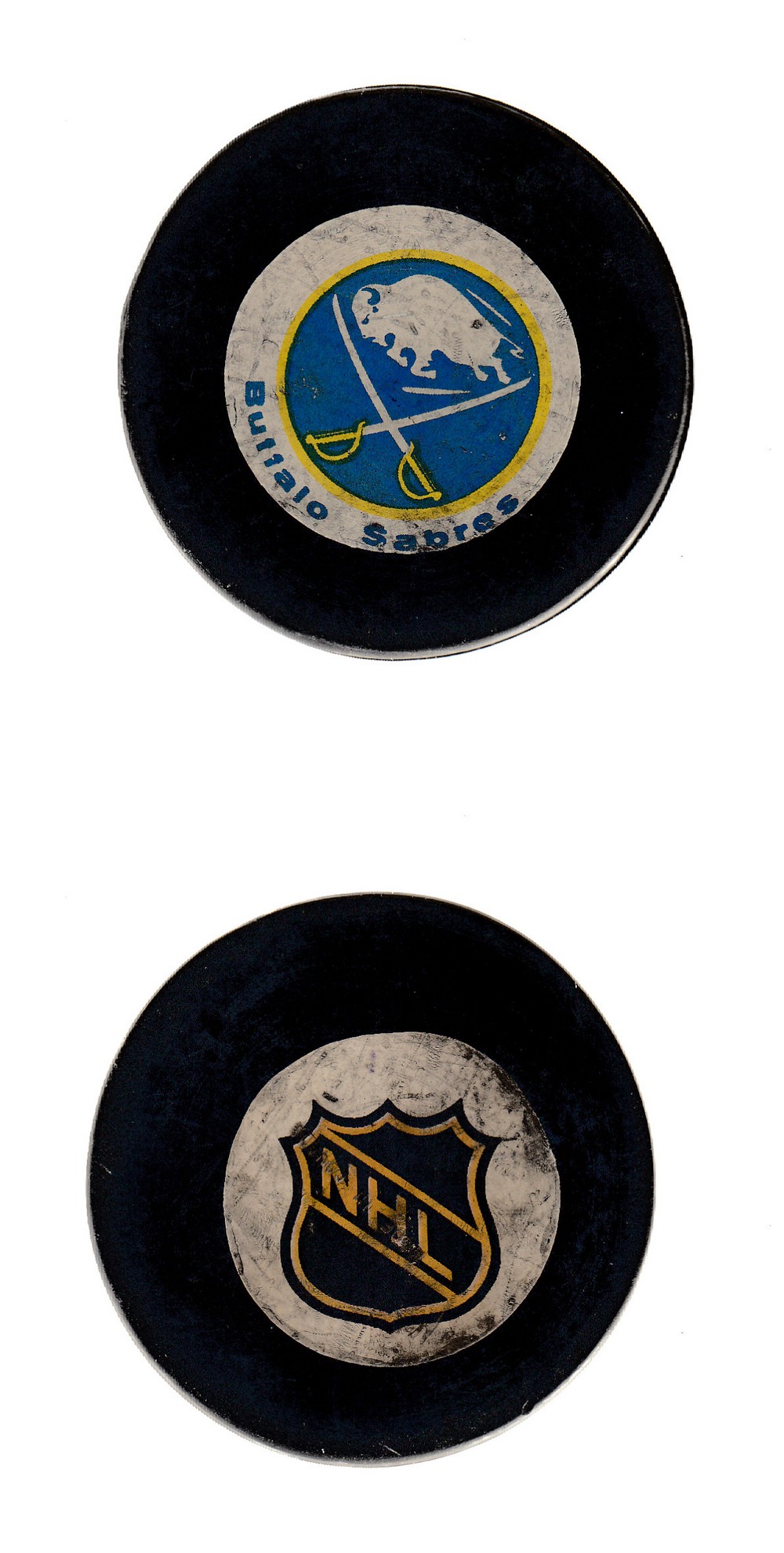 1972-74 BILTRITE BUFFALO SABRES PUCK photo 1972-74 BILTRITE BUFFALO SABRES PUCK photo