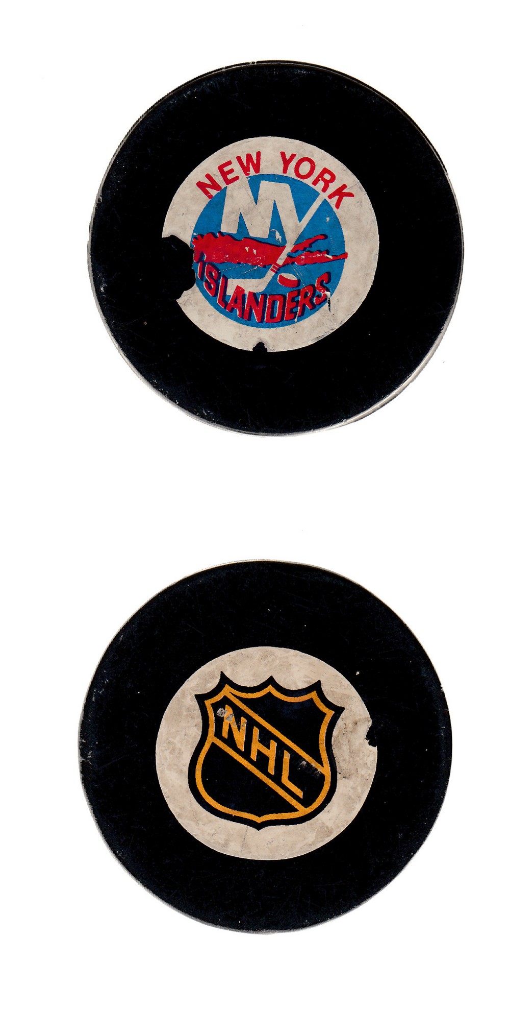1972-74 BILTRITE NY ISLANDERS PUCK photo 1972-74 BILTRITE NY ISLANDERS PUCK photo
