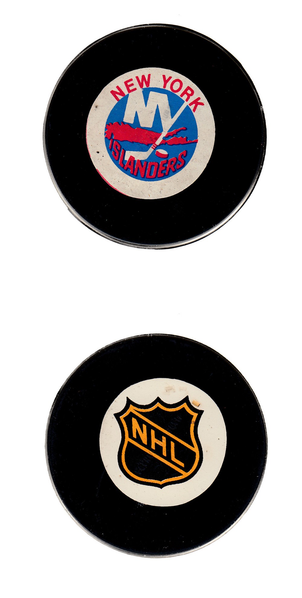 1972-74 BILTRITE NY ISLANDERS PUCK photo 1972-74 BILTRITE NY ISLANDERS PUCK photo