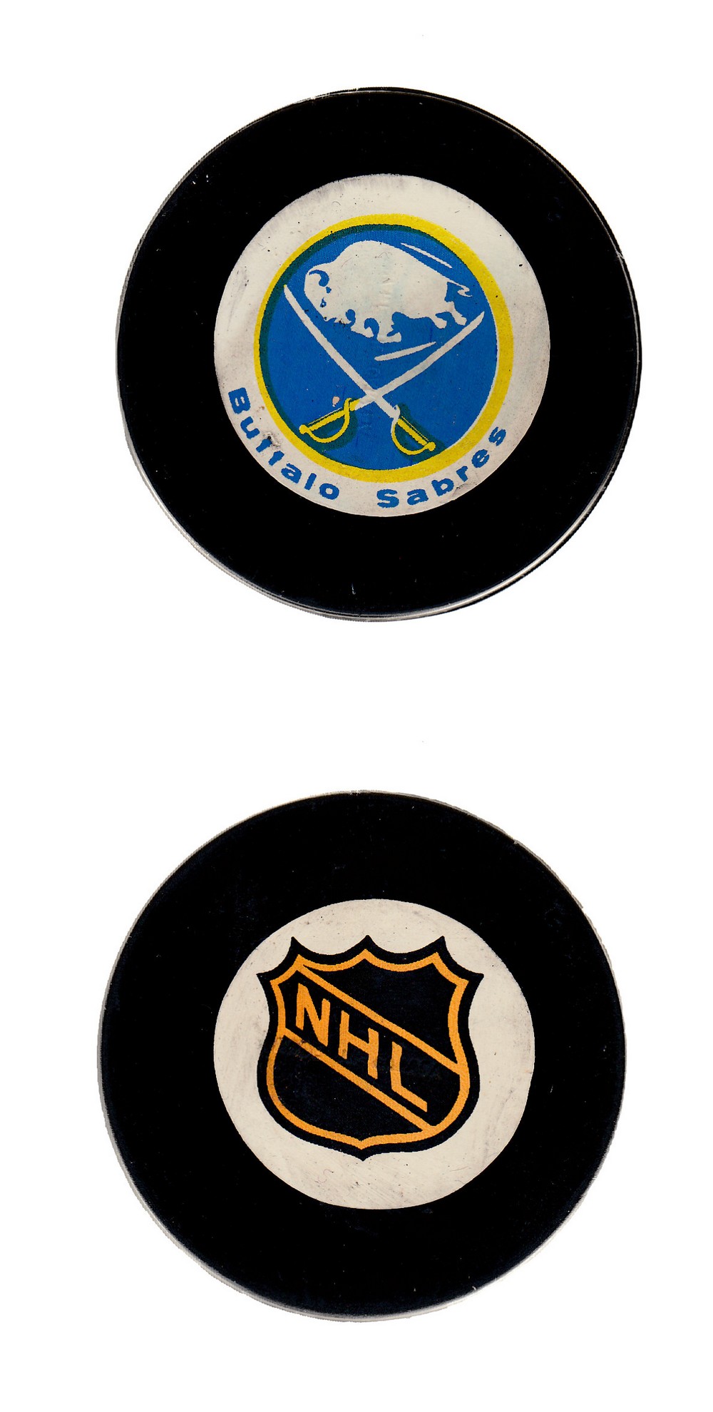 1972-74 BILTRITE BUFFALO SABRES PUCK photo 1972-74 BILTRITE BUFFALO SABRES PUCK photo
