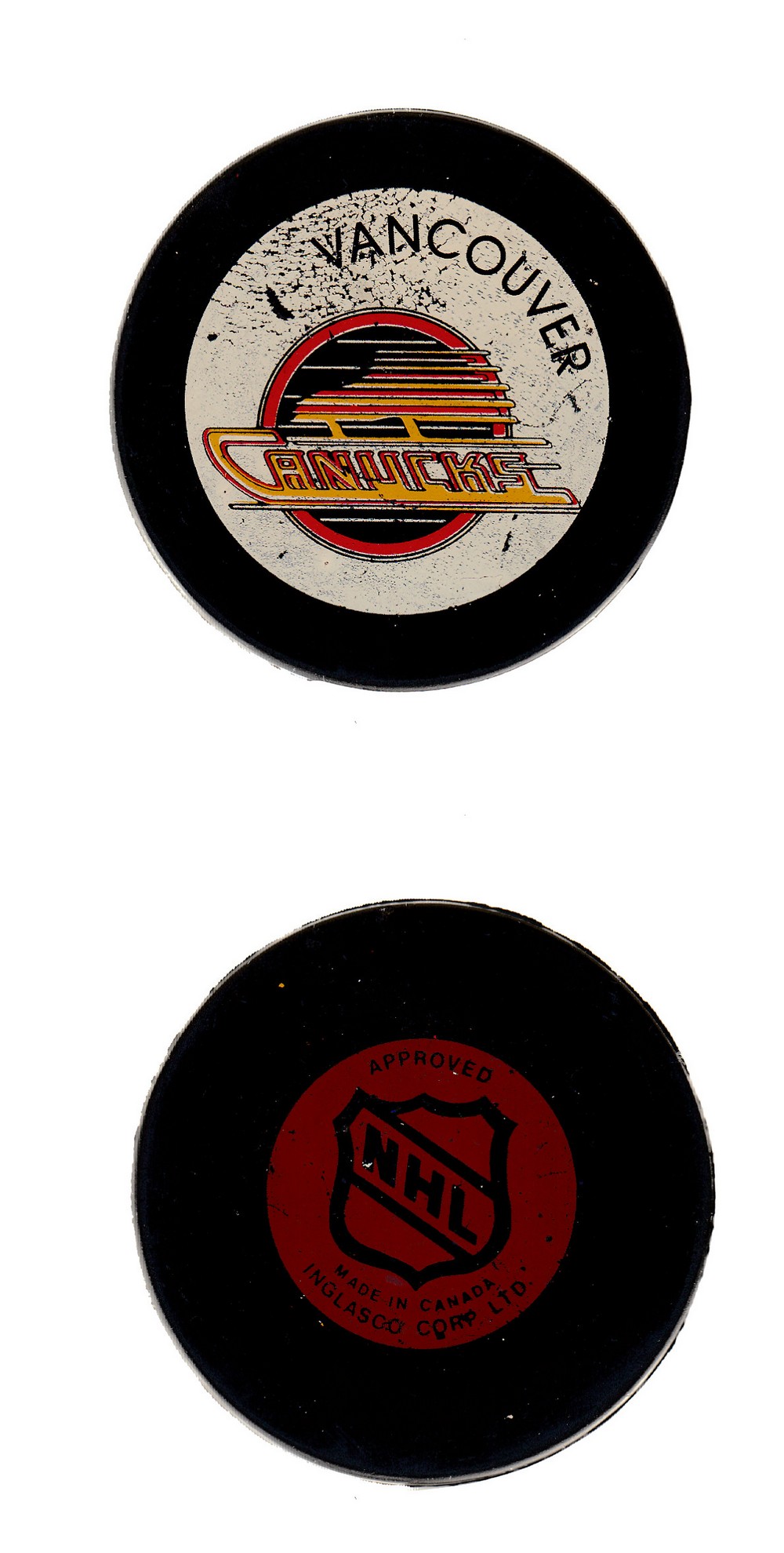 1980-85 VICEROY VANCOUVER CANUCKS GAME PUCK photo 1980-85 VICEROY VANCOUVER CANUCKS GAME PUCK photo