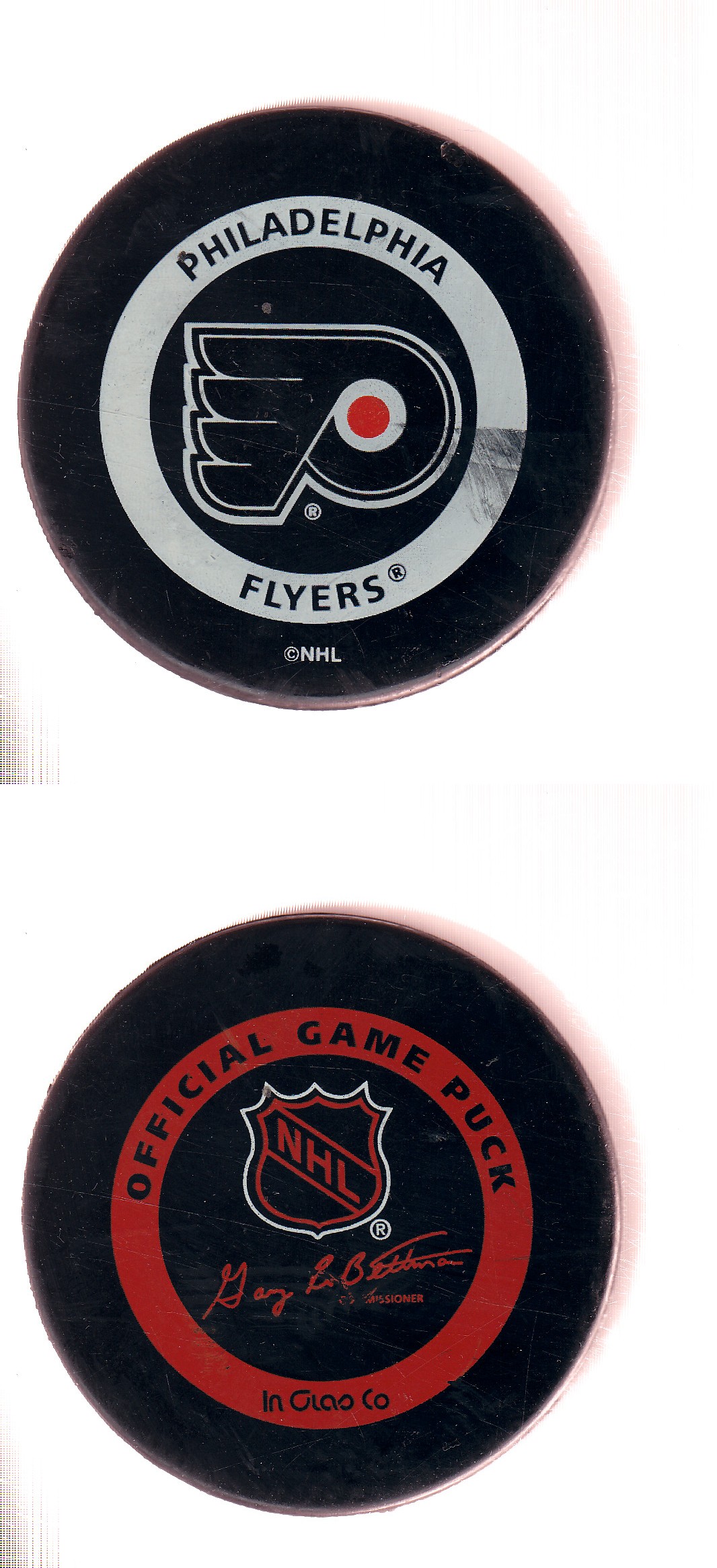 1996-99 IN GLAS CO PHILADELPHIA FLYERS GAME PUCK photo 1996-99 IN GLAS CO PHILADELPHIA FLYERS GAME PUCK photo