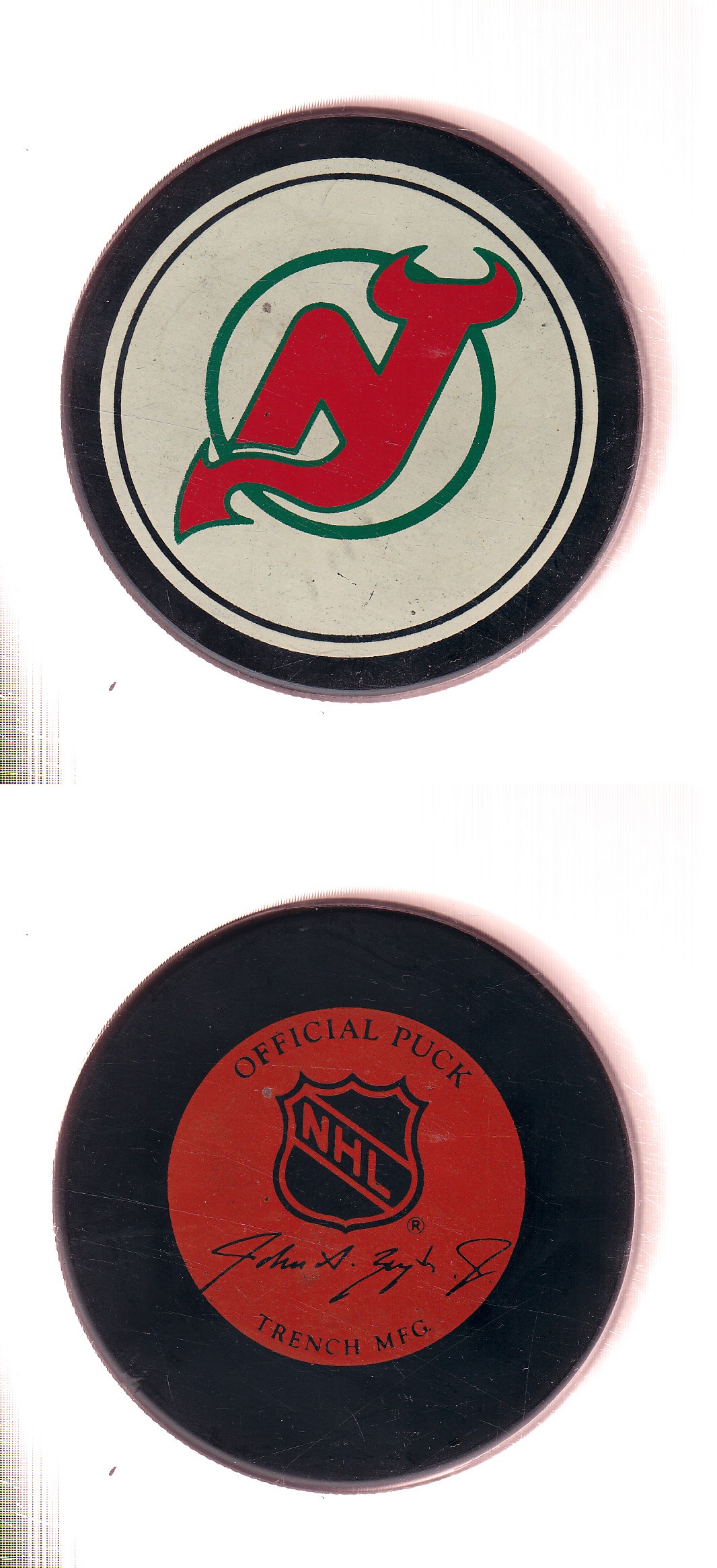 1982-92 GT1 (WITH OFFICIAL) NEW JERSEY DEVILS GAME PUCK photo 1982-92 GT1 (WITH OFFICIAL) NEW JERSEY DEVILS GAME PUCK photo