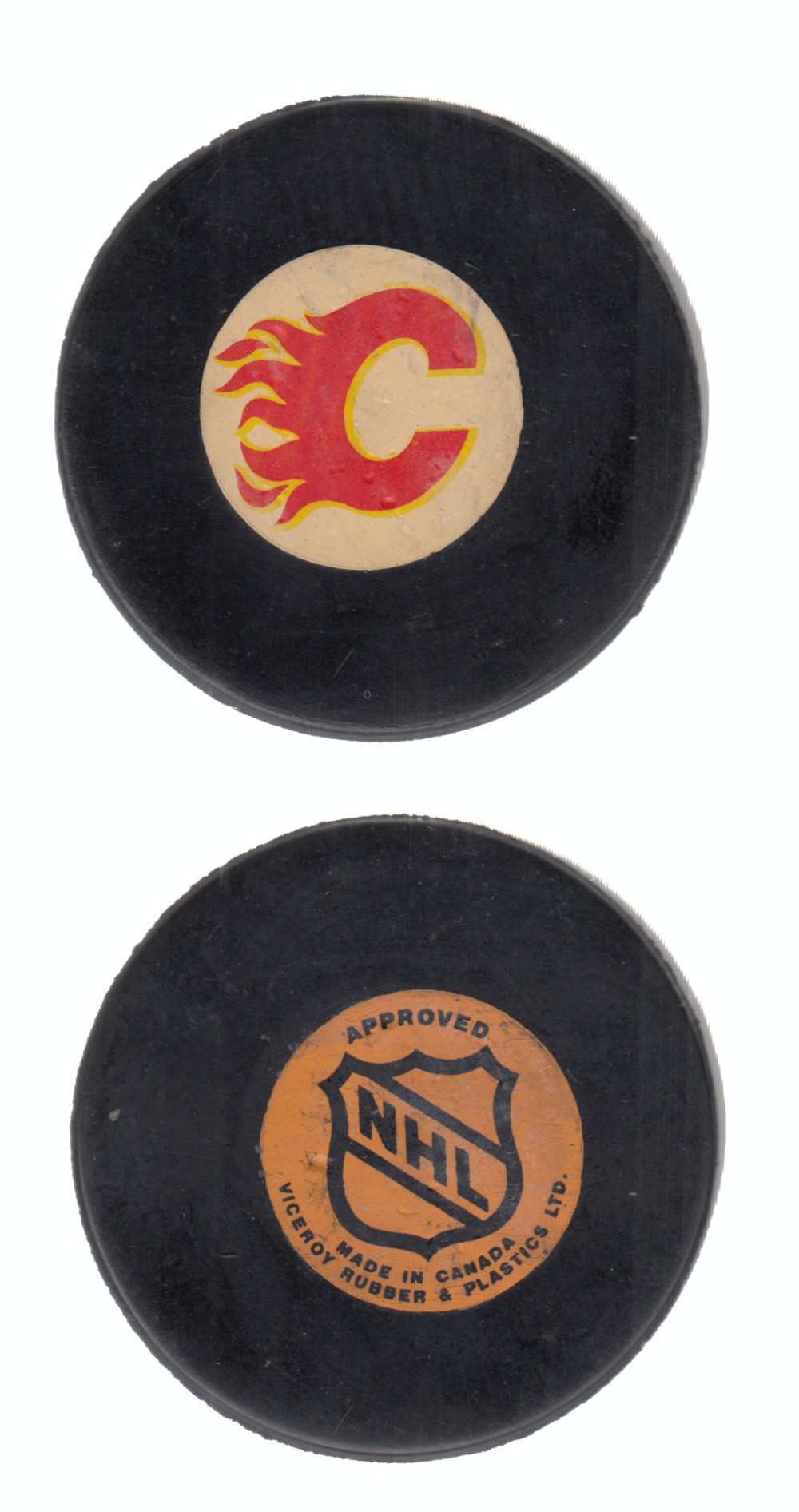 1975-83 VICEROY V3 CALGARY FLAMES GAME PUCK photo 1975-83 VICEROY V3 CALGARY FLAMES GAME PUCK photo