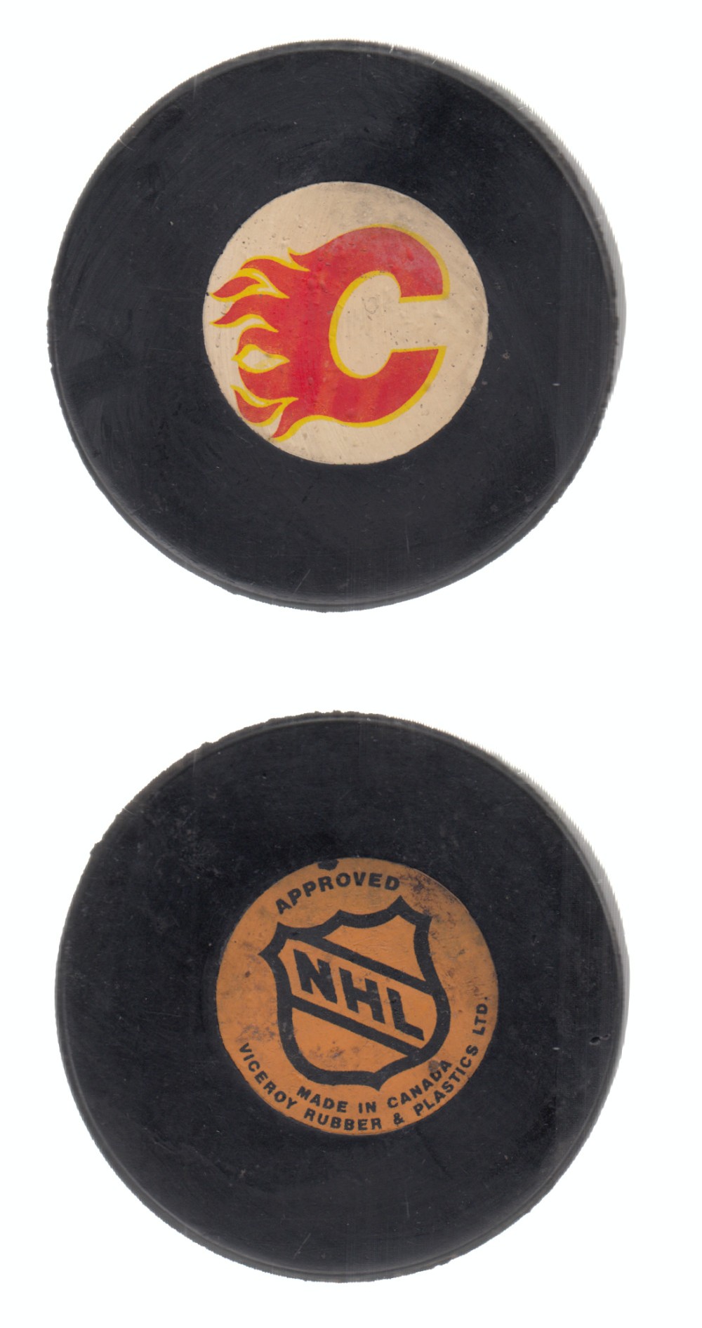1975-83 VICEROY V3 CALGARY FLAMES GAME PUCK photo 1975-83 VICEROY V3 CALGARY FLAMES GAME PUCK photo