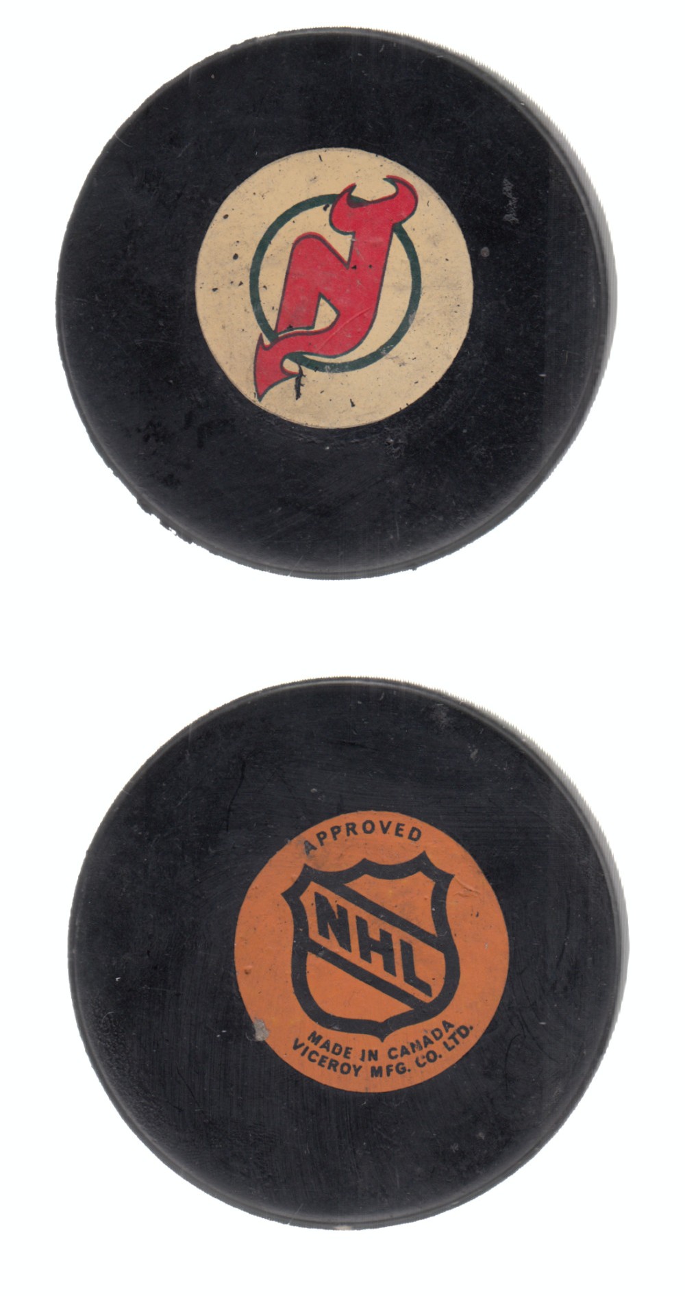 1975-83 VICEROY V3 NEW JERSEY DEVILS GAME PUCK photo 1975-83 VICEROY V3 NEW JERSEY DEVILS GAME PUCK photo