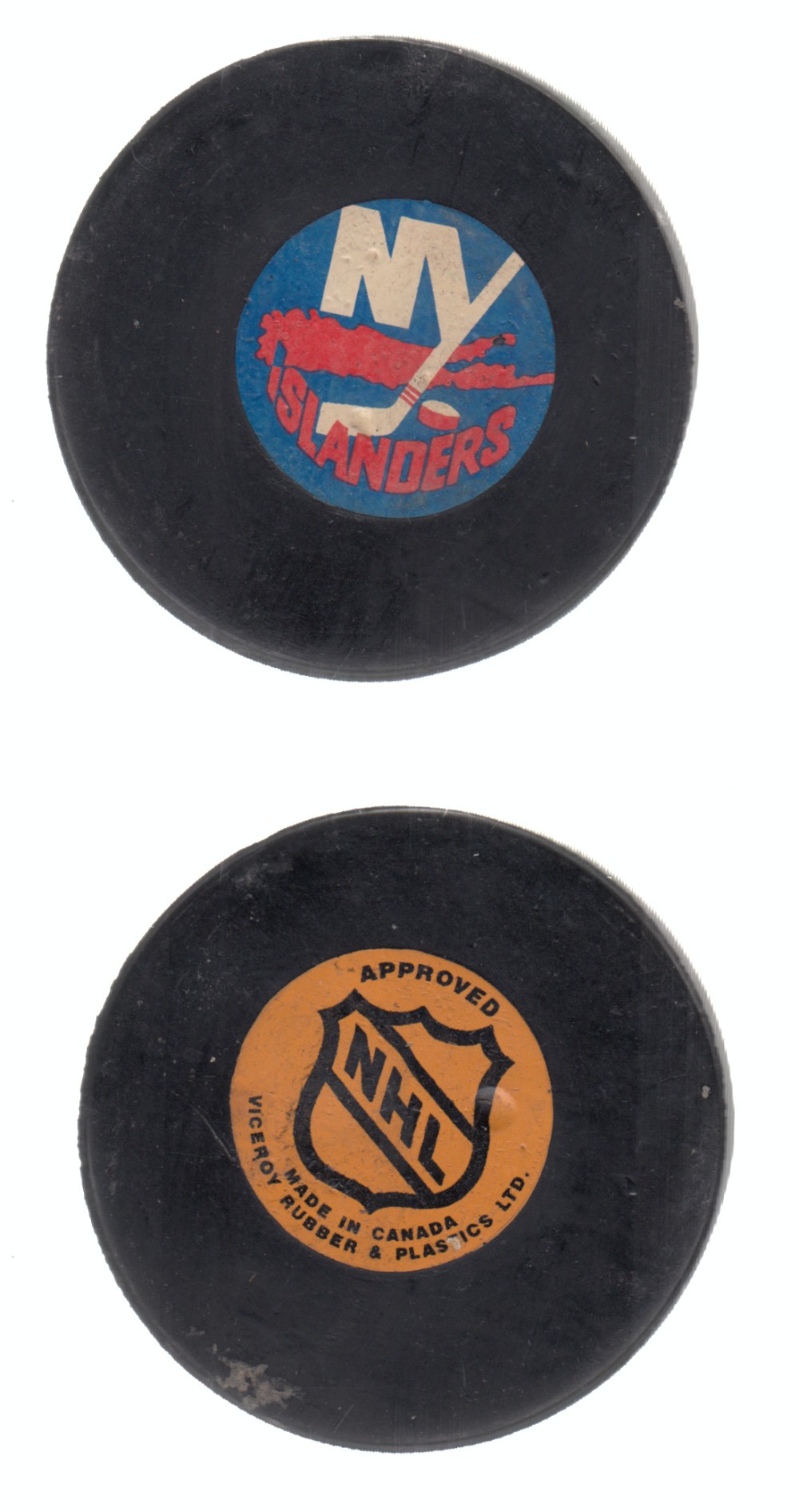 1975-83 VICEROY V3 NEW YORK ISLANDERS GAME PUCK photo 1975-83 VICEROY V3 NEW YORK ISLANDERS GAME PUCK photo