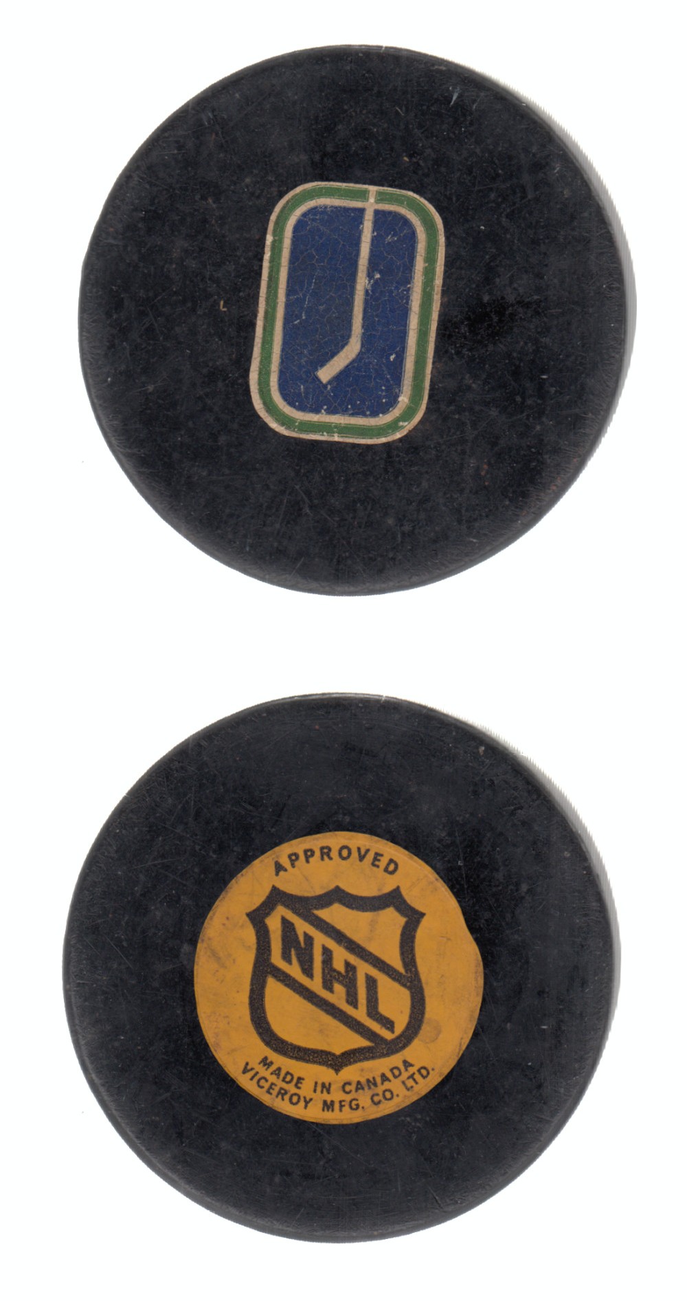 1973-75 VICEROY V3 VANCOUVER CANUCKS GAME PUCK photo 1973-75 VICEROY V3 VANCOUVER CANUCKS GAME PUCK photo