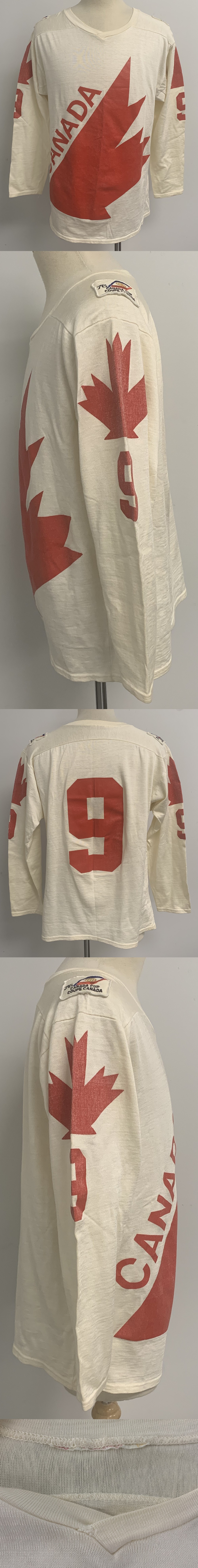 1976 CANADA CUP B. HULL JERSEY photo 1976 CANADA CUP B. HULL JERSEY photo