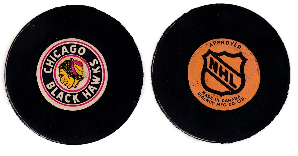 1975-83 VICEROY V3 CHICAGO BLACKHAWKS GAME PUCK photo 1975-83 VICEROY V3 CHICAGO BLACKHAWKS GAME PUCK photo