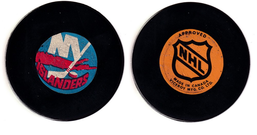 1975-83 VICEROY V3 NY ISLANDERS GAME PUCK photo 1975-83 VICEROY V3 NY ISLANDERS GAME PUCK photo