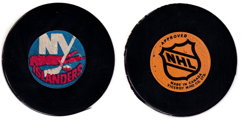 1975-83 VICEROY V3 NY ISLANDERS GAME PUCK photo 1975-83 VICEROY V3 NY ISLANDERS GAME PUCK photo