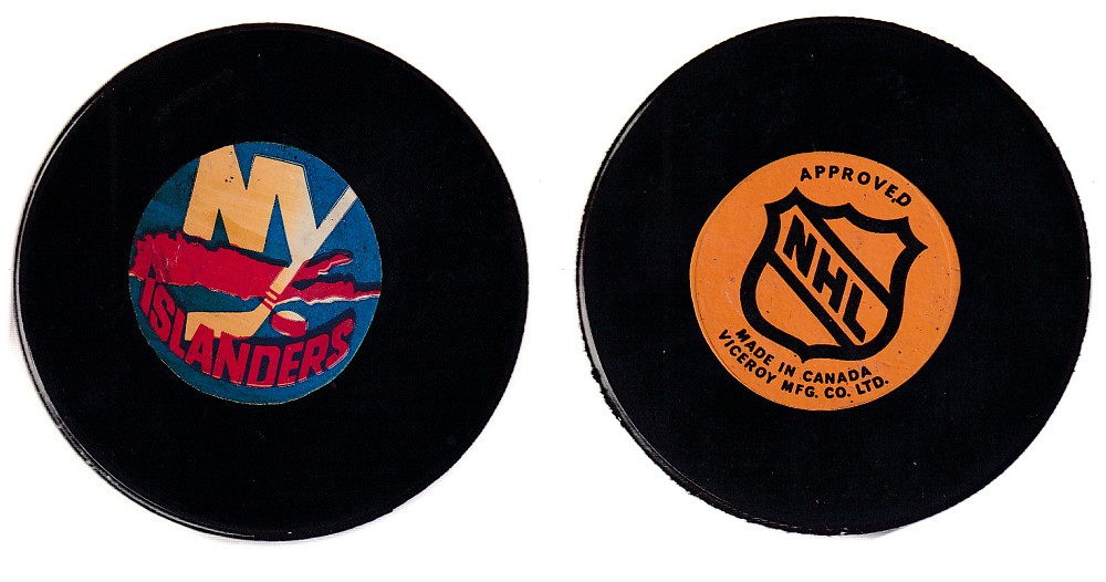 1975-83 VICEROY V3 NY ISLANDERS GAME PUCK photo 1975-83 VICEROY V3 NY ISLANDERS GAME PUCK photo