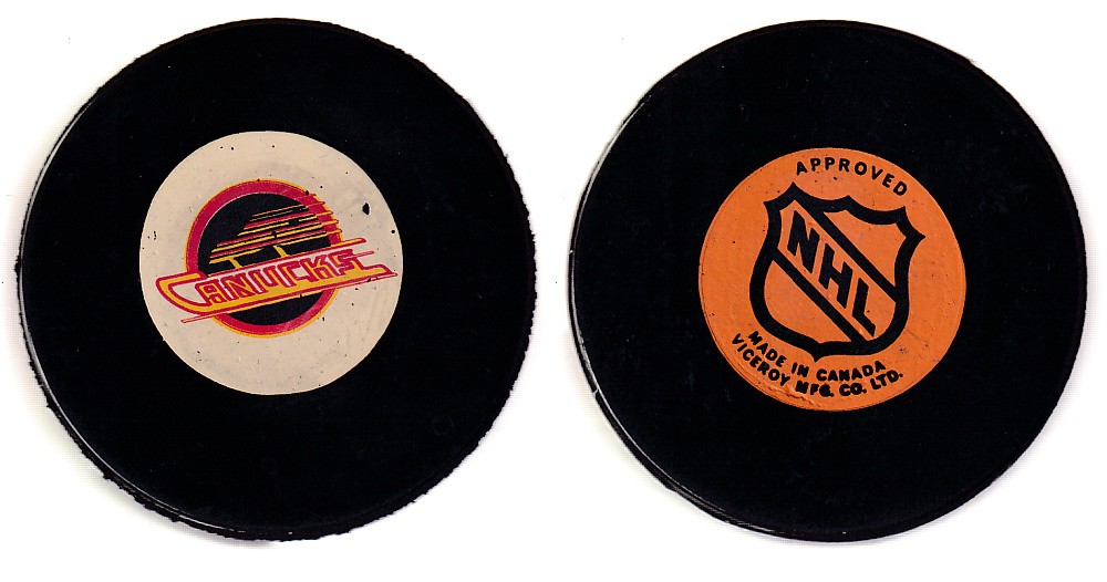 1975-83 VICEROY V3 VANCOUVER CANUCKS V.3 GAME PUCK photo 1975-83 VICEROY V3 VANCOUVER CANUCKS V.3 GAME PUCK photo