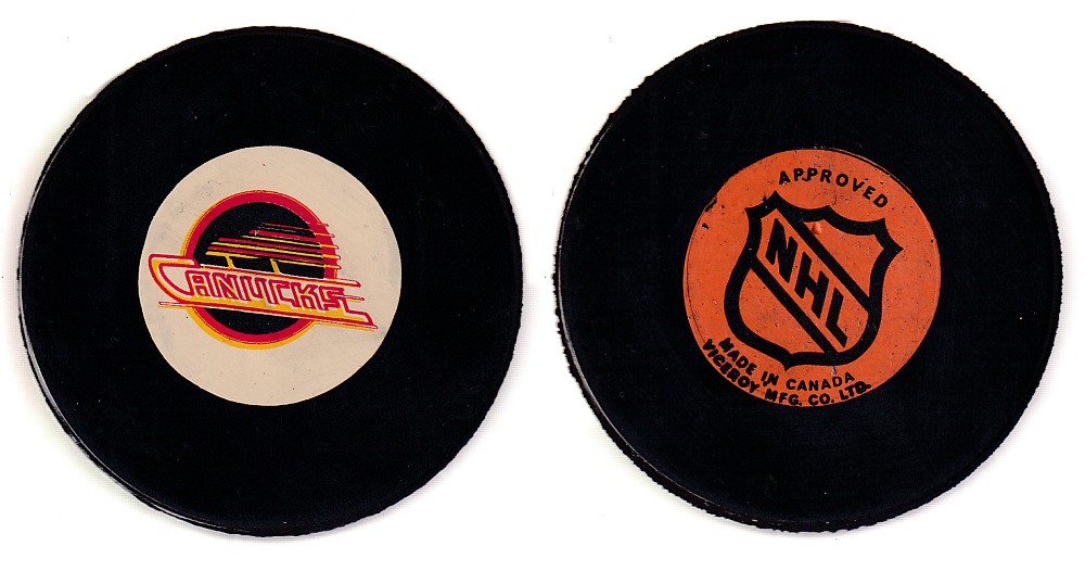 1975-83 VICEROY V3 VANCOUVER CANUCKS V.3 GAME PUCK photo 1975-83 VICEROY V3 VANCOUVER CANUCKS V.3 GAME PUCK photo