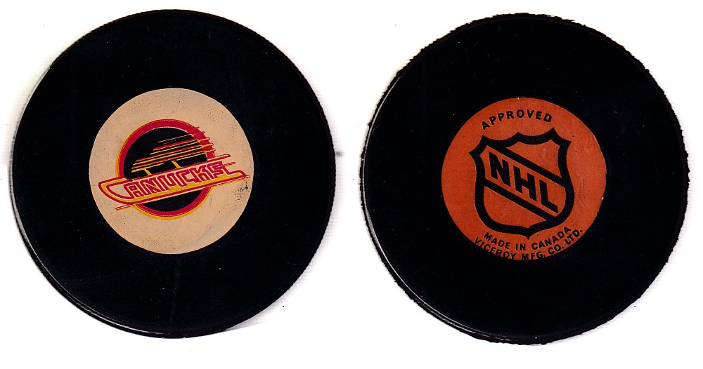 1975-83 VICEROY V3 VANCOUVER CANUCKS V.3 GAME PUCK photo 1975-83 VICEROY V3 VANCOUVER CANUCKS V.3 GAME PUCK photo