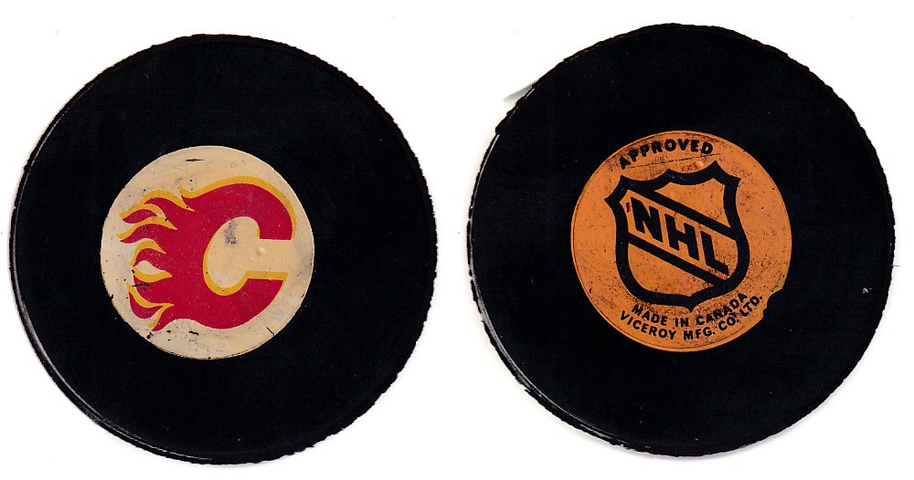 1973-75 VICEROY V3 CALGARY FLAMES GAME PUCK photo 1973-75 VICEROY V3 CALGARY FLAMES GAME PUCK photo