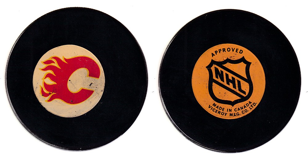 1973-75 VICEROY V3 CALGARY FLAMES GAME PUCK photo 1973-75 VICEROY V3 CALGARY FLAMES GAME PUCK photo