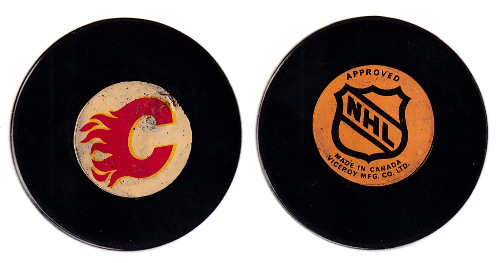 1973-75 VICEROY V3 CALGARY FLAMES GAME PUCK photo 1973-75 VICEROY V3 CALGARY FLAMES GAME PUCK photo