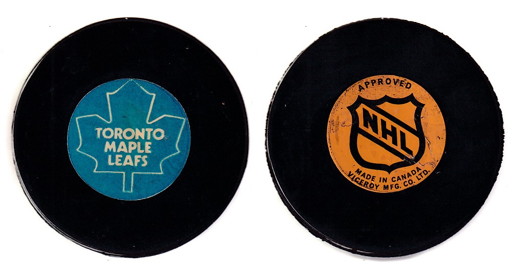 1975-83 VICEROY V3 TORONTO MAPLE LEAFS GAME PUCK photo 1975-83 VICEROY V3 TORONTO MAPLE LEAFS GAME PUCK photo
