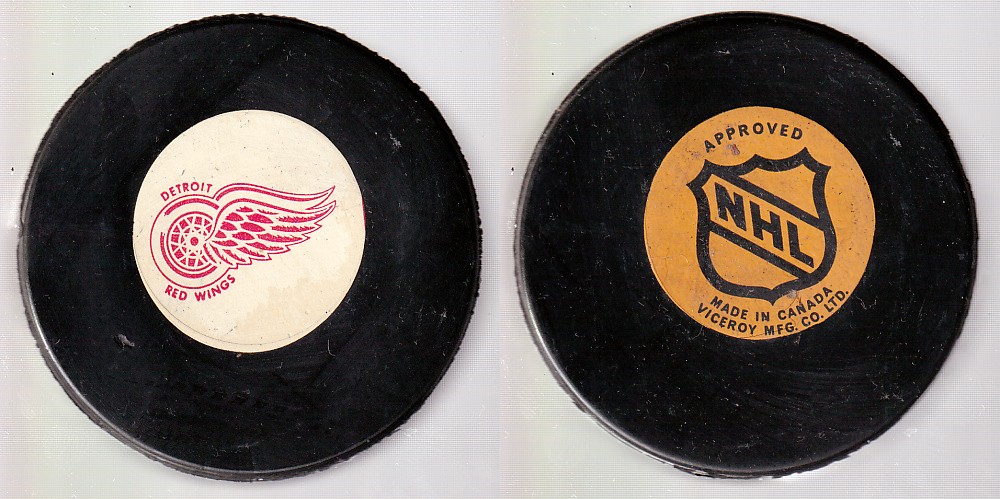 1975-83 VICEROY V3 DETROIT RED WINGS GAME PUCK photo 1975-83 VICEROY V3 DETROIT RED WINGS GAME PUCK photo
