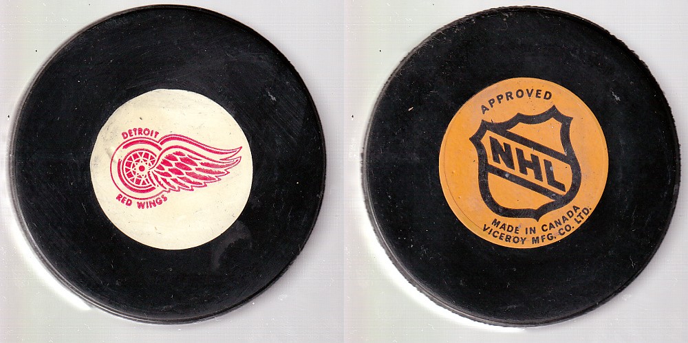 1975-83 VICEROY V3 DETROIT RED WINGS GAME PUCK photo 1975-83 VICEROY V3 DETROIT RED WINGS GAME PUCK photo