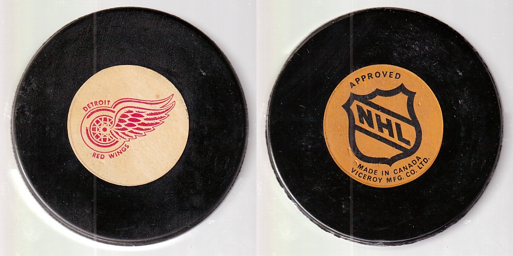 1975-83 VICEROY V3 DETROIT RED WINGS GAME PUCK photo 1975-83 VICEROY V3 DETROIT RED WINGS GAME PUCK photo