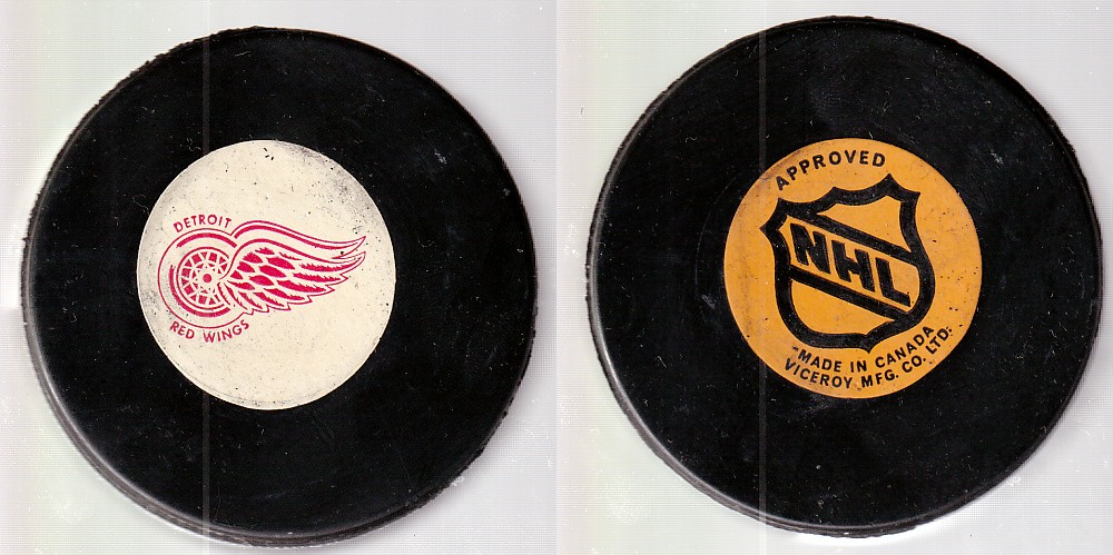 1975-83 VICEROY V3 DETROIT RED WINGS GAME PUCK photo 1975-83 VICEROY V3 DETROIT RED WINGS GAME PUCK photo