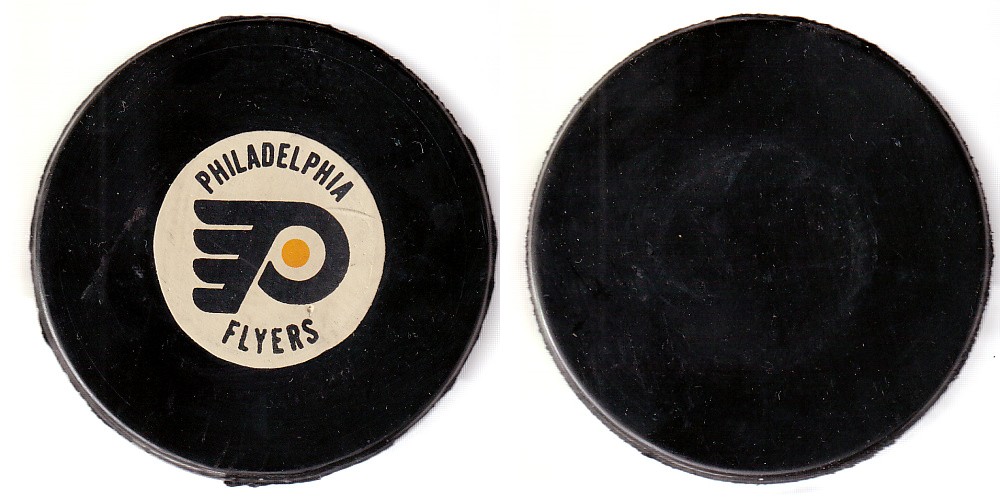 1975-83 VICEROY V3 PHILADELPHIA FLYERS V2 GAME PUCK SALES MEN SAMPLE photo 1975-83 VICEROY V3 PHILADELPHIA FLYERS V2 GAME PUCK SALES MEN SAMPLE photo