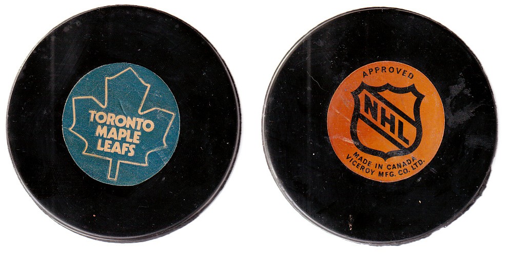 1973-75 VICEROY V2 TORONTO MAPLE LEAFS GAME PUCK photo 1973-75 VICEROY V2 TORONTO MAPLE LEAFS GAME PUCK photo