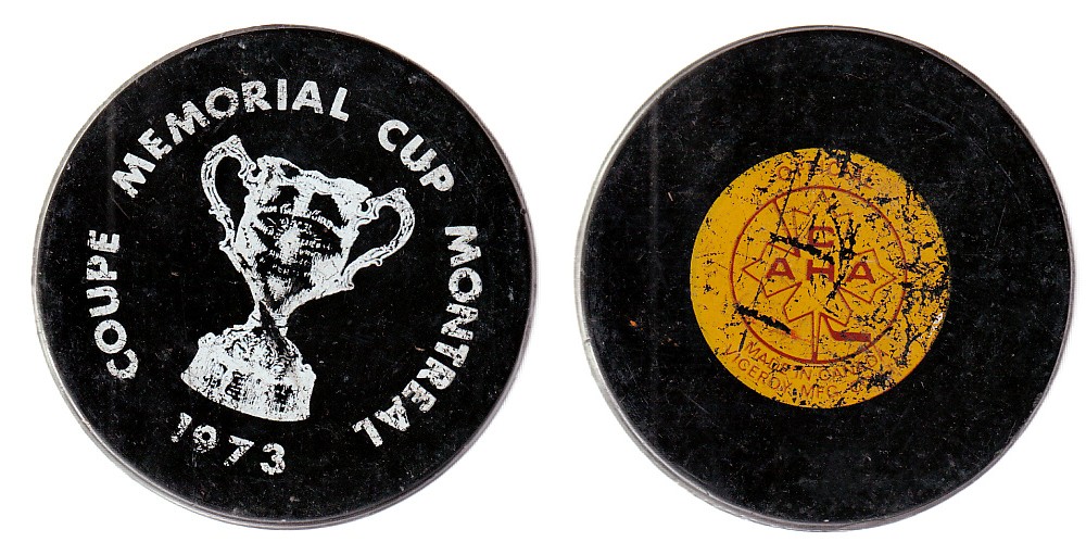 1973 VICEROY V2 MEMORIAL CUP GAME PUCK photo 1973 VICEROY V2 MEMORIAL CUP GAME PUCK photo