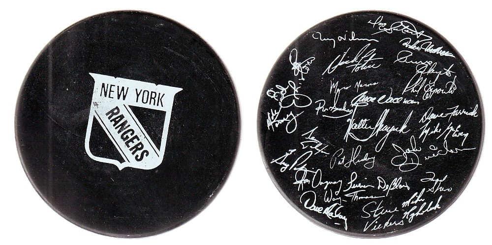 1970'S VICEROY V3 NY RANGERS SIGNATURES PUCK photo 1970'S VICEROY V3 NY RANGERS SIGNATURES PUCK photo
